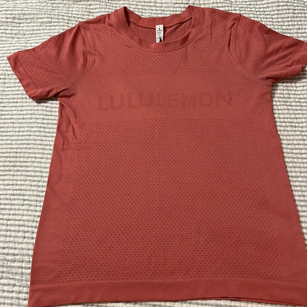 Lululemon tee size 4